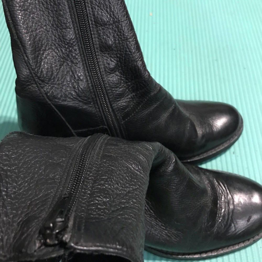 Boot - Picture 2 of 5